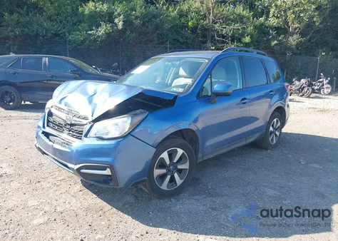 2017 Subaru Forester 2.5I Premium z USA, uszkodzony, nr VIN JF2SJAEC8HH453120